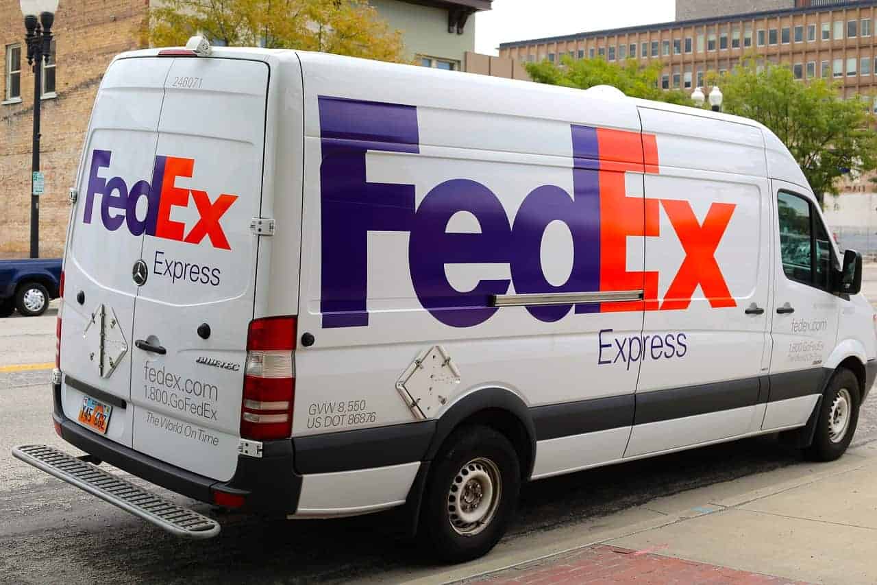fed ex driver delivery